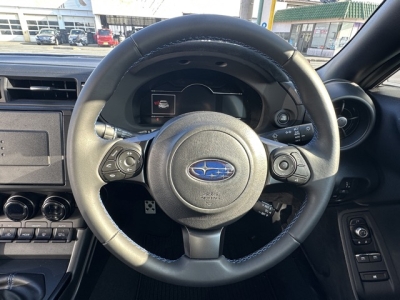 BRZ(スバル)中古車 後席から見た前席