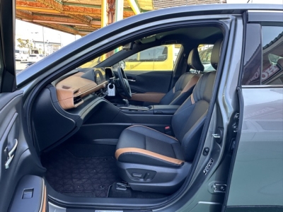 クラウンクロスオーバー(トヨタ)中古車 前席内装