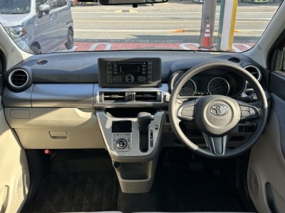 キャストのOEM(ダイハツ)中古車 後席から見た前席