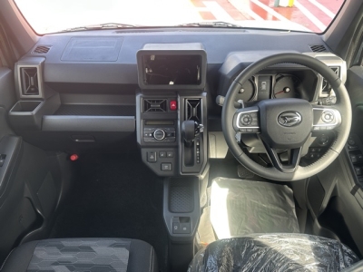 タフト(ダイハツ)届出済未使用車 後席から見た前席