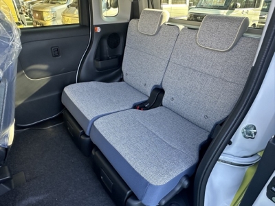 ムーヴキャンバス(ダイハツ)届出済未使用車 後席内装