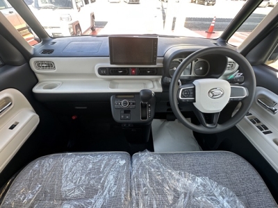 ムーヴキャンバス(ダイハツ)届出済未使用車 後席から見た前席