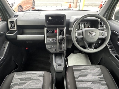 タフト(ダイハツ)届出済未使用車 後席から見た前席