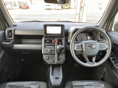 タフト(ダイハツ)中古車 後席から見た前席