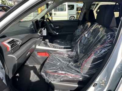 ライズ(トヨタ)登録済未使用車 前席内装
