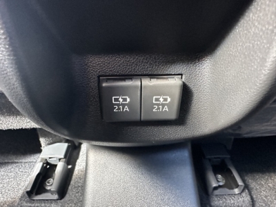 ライズ(トヨタ)登録済未使用車 後席から見た前席