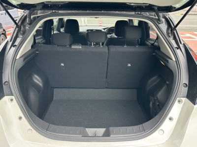 リーフ(ニッサン)中古車 内外装写真他