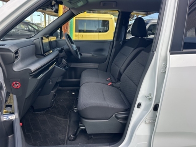 サクラ(ニッサン)中古車 前席内装