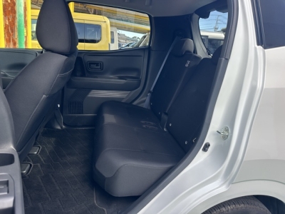 サクラ(ニッサン)中古車 後席内装