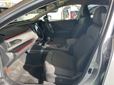 クロストレック(スバル)中古車 前席内装