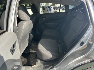 クロストレック(スバル)中古車 後席から見た前席