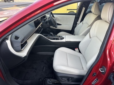 クラウンクロスオーバー(トヨタ)中古車 前席内装