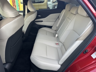 クラウンクロスオーバー(トヨタ)中古車 後席内装