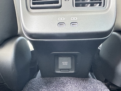 クラウンクロスオーバー(トヨタ)中古車 後席から見た前席