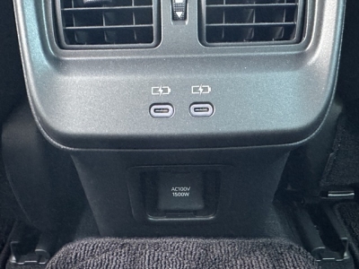 クラウンクロスオーバー(トヨタ)中古車 後席から見た前席