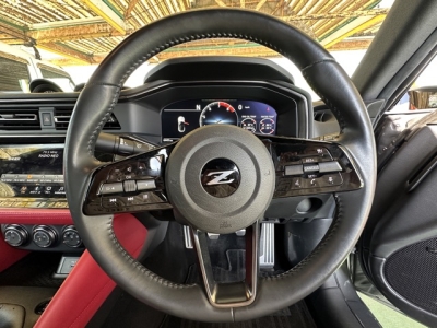 フェアレディZ(ニッサン)中古車 後席から見た前席