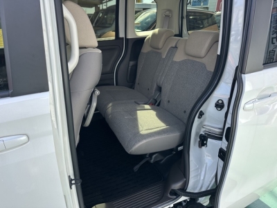 N-BOX(ホンダ)中古車 後席内装