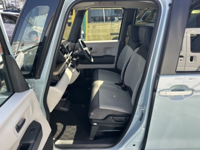 新型N-BOX(ホンダ)届出済未使用車 前席内装