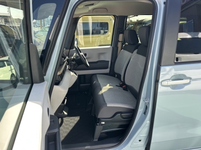 新型N-BOX(ホンダ)届出済未使用車 前席内装