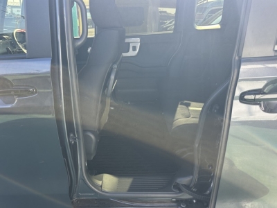 N-BOXカスタム(ホンダ)中古車 後席内装