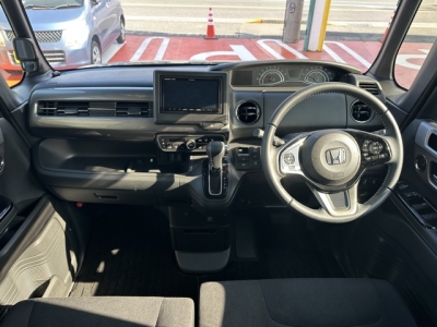 N-BOXカスタム(ホンダ)中古車 内外装写真他