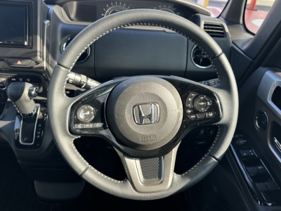 N-BOXカスタム(ホンダ)中古車 内外装写真他１