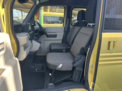 N-VAN e(ホンダ)中古車 前席内装