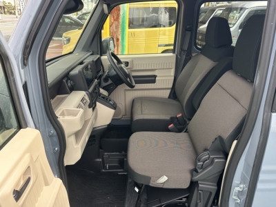 N-VAN e(ホンダ)中古車 前席内装