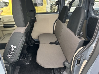 N-VAN e(ホンダ)中古車 後席から見た前席