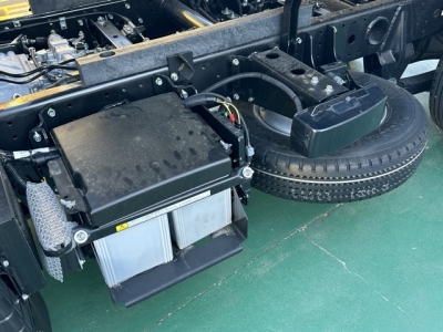 キャンター(三菱)登録済未使用車 後席内装