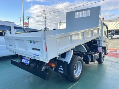 キャンター(三菱)登録済未使用車 内外装写真他