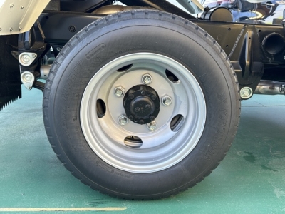 キャンター(三菱)登録済未使用車 内外装写真他１