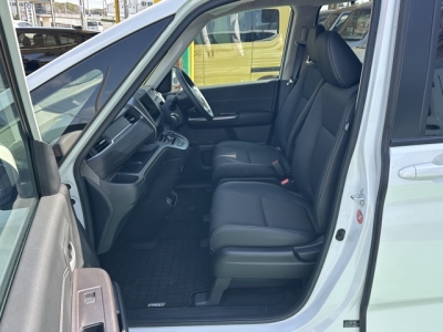 フリード(ホンダ)中古車 前席内装