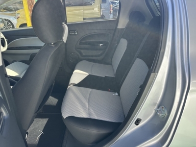 ミラージュ(三菱)中古車 後席内装