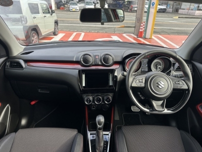 スイフトスポーツ(スズキ)中古車 後席から見た前席
