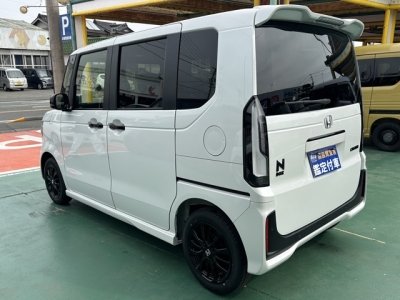 新型N-BOX(ホンダ)届出済未使用車 後方