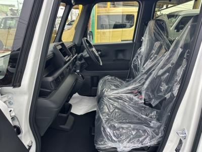 新型N-BOX(ホンダ)届出済未使用車 後席内装