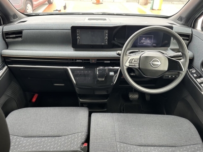 サクラ(ニッサン)中古車 後席から見た前席