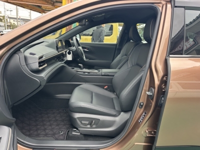 クラウンクロスオーバー(トヨタ)中古車 前席内装