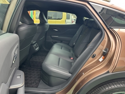 クラウンクロスオーバー(トヨタ)中古車 後席内装