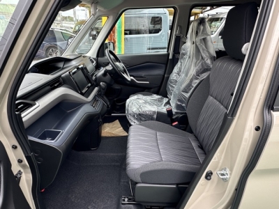 新型ソリオ(スズキ)登録済未使用車 前席内装