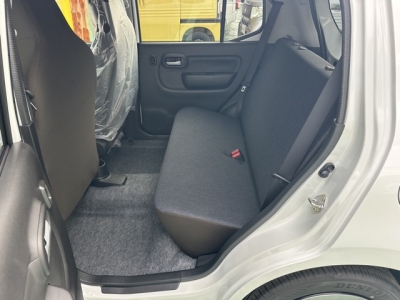 アルト(スズキ)届出済未使用車 後席内装