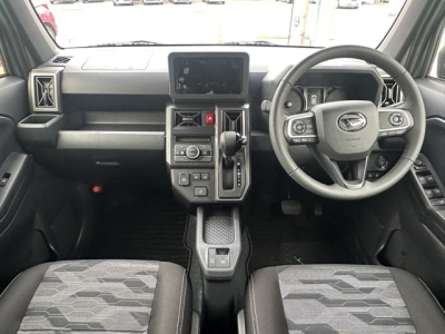 タフト(ダイハツ)届出済未使用車 後席から見た前席