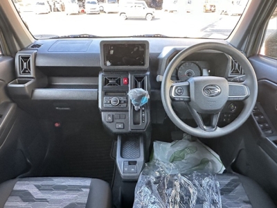 タフト(ダイハツ)中古車 後席から見た前席