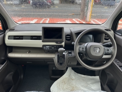 N-WGN(ホンダ)届出済未使用車 後席から見た前席