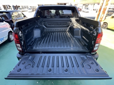 トライトン(三菱)中古車 内外装写真他２