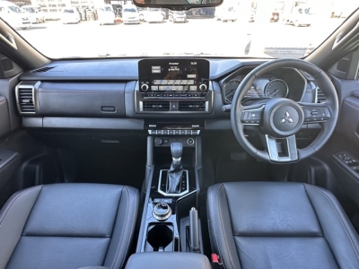 トライトン(三菱)中古車 内外装写真