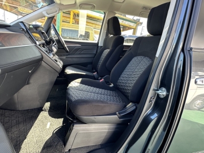 デリカD:5 4WD(三菱)レンタＵＰ 前席内装