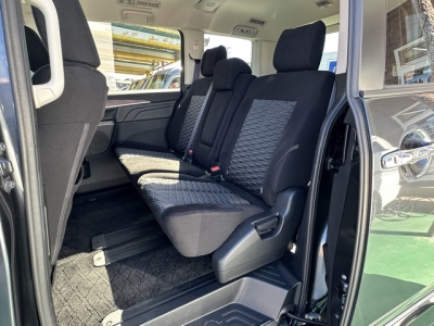 デリカD:5 4WD(三菱)レンタＵＰ 後席内装