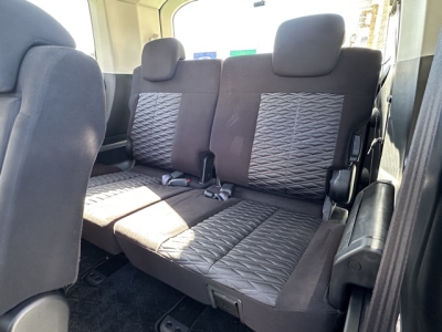 デリカD:5 4WD(三菱)レンタＵＰ 後席から見た前席